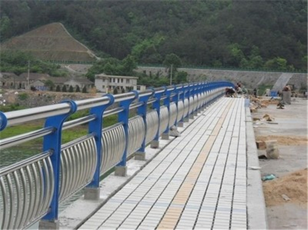 日喀则不锈钢桥梁护栏是一种什么材质的护栏