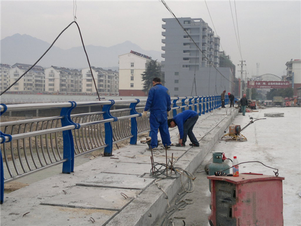 日喀则不锈钢复合管护栏常见问题及解决方案